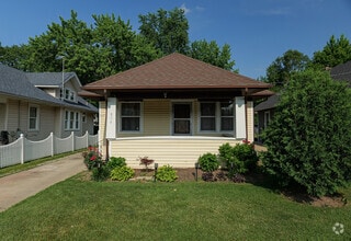 Building Photo - 824 Lebanon St