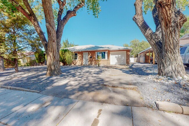 Building Photo - UPTOWN RENOVATED 3 Bedroom 2 Bath with garage