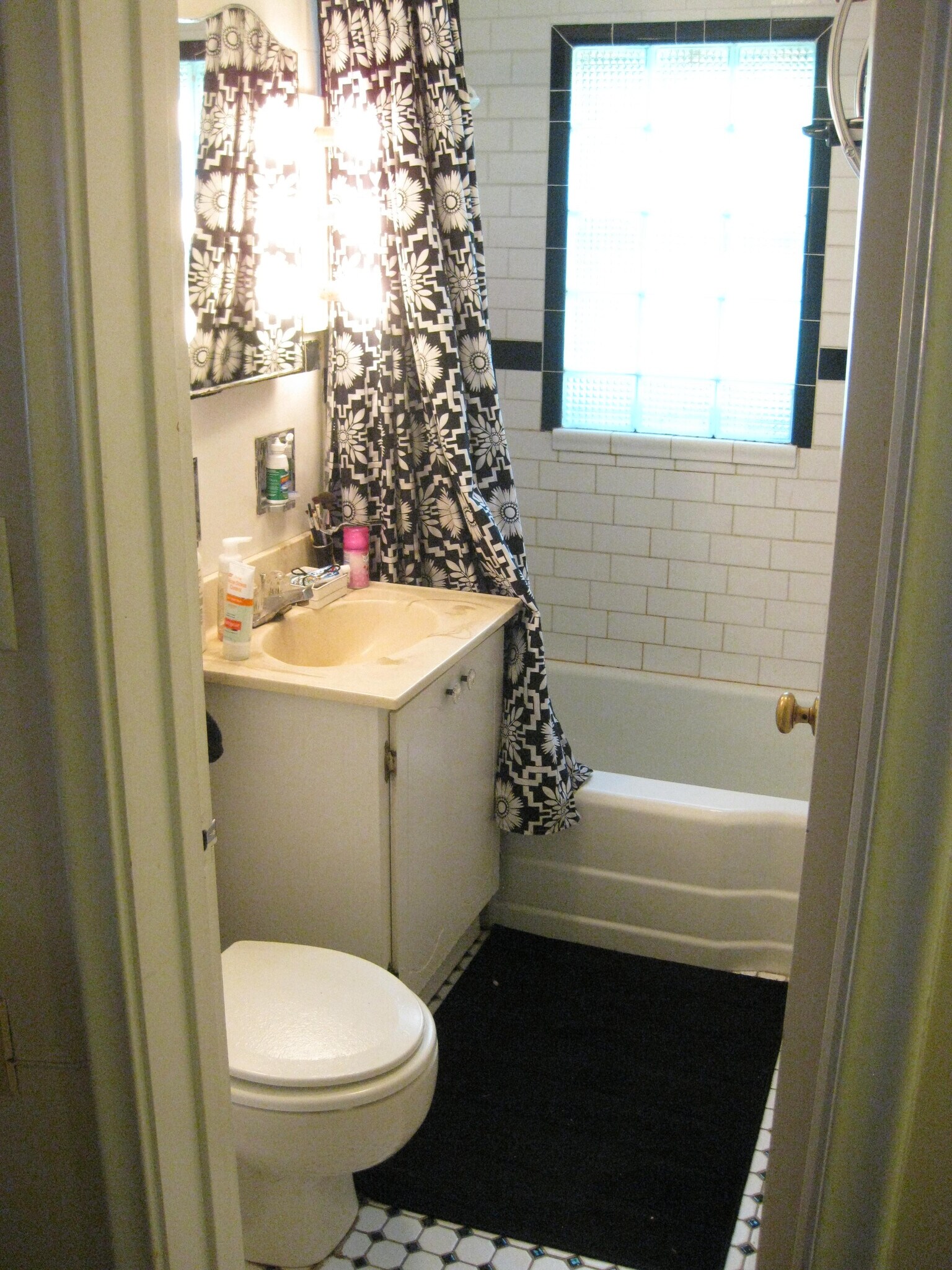 Vintage bathroom - 1136 68th St
