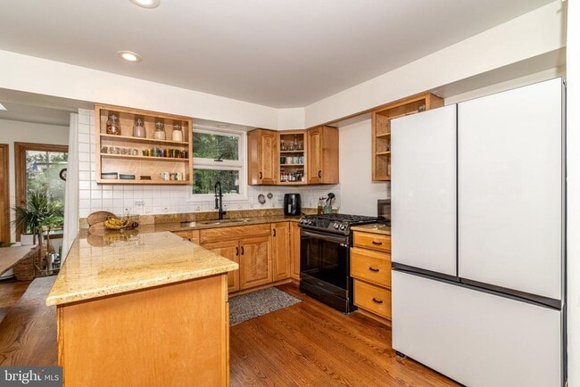 Building Photo - 1800 Lark Ln