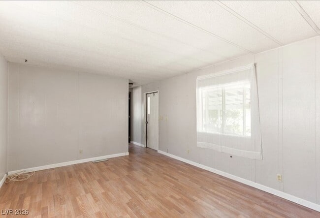 Building Photo - 1240 S Comstock Cir