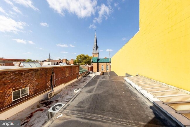 Building Photo - 7 N Loudoun St