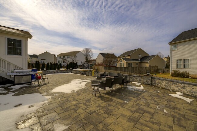 Building Photo - Luxurious Single Family Home in Emerald Farm