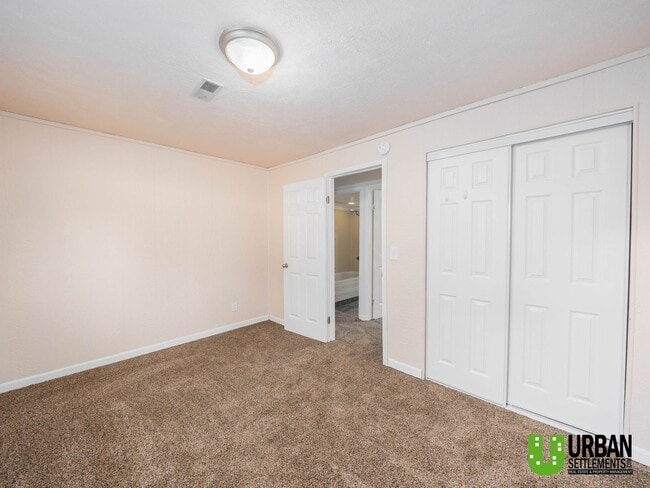 Building Photo - 4 bedroom 2 bath room house for rent in So...