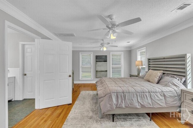 Building Photo - 404 E 66th St