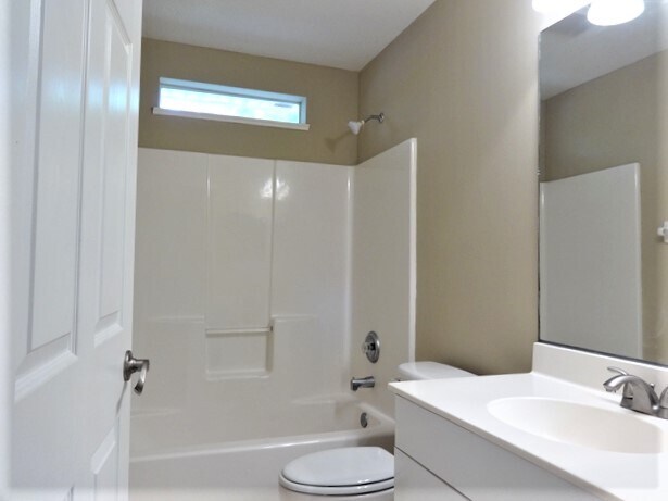 Building Photo - 1074 SW Bianca Ave