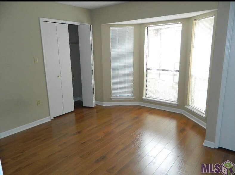 Building Photo - 2021 S Brightside View Dr