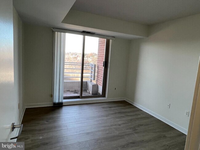 Building Photo - 1275 25th St NW