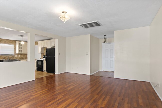 Building Photo - 5815 Clerkenwell Dr