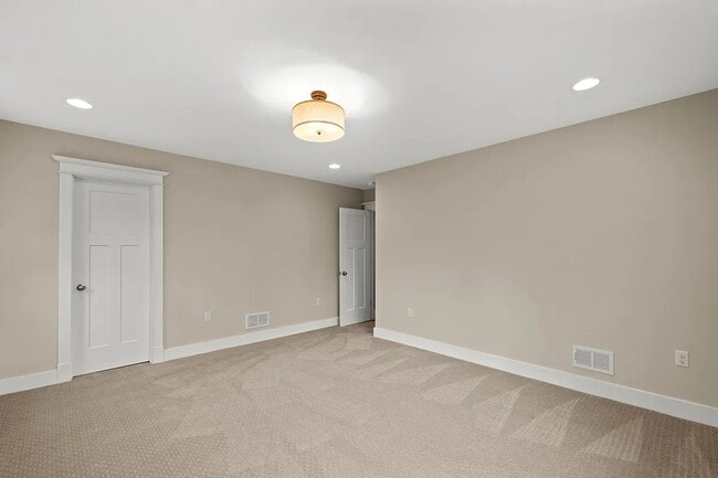 Building Photo - 5 Bed 5 Bath Single Family Home in Edgeworth