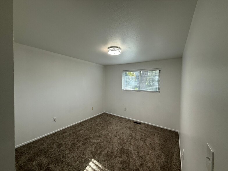 Building Photo - 2010 N Workland Ln