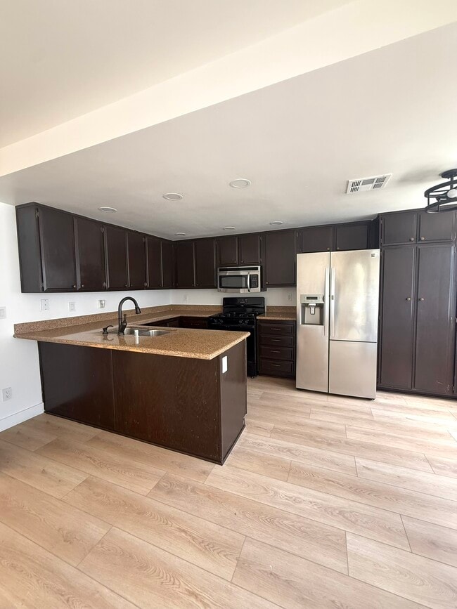 Building Photo - 18020 Prairie Ave