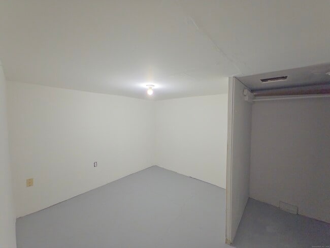 Building Photo - 8 Howard Ct