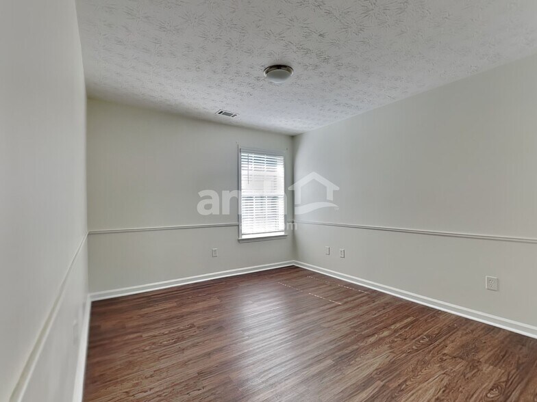 Building Photo - 920 Underhill Ct