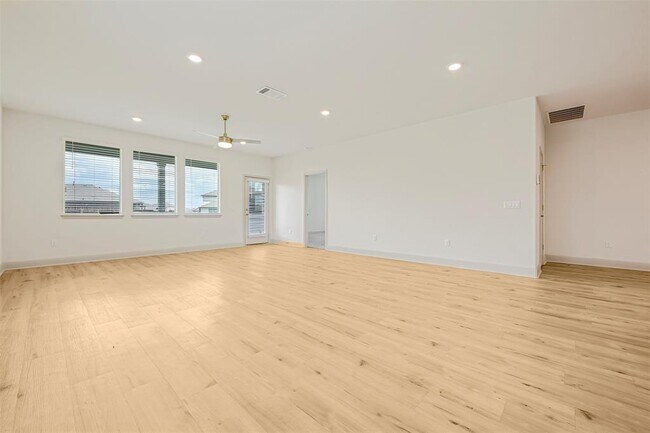 Building Photo - 18033 Bassano Ave