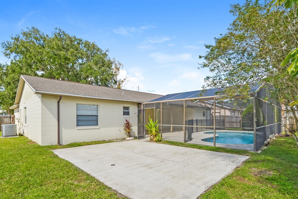 Building Photo - 409 Riverwoods Cir