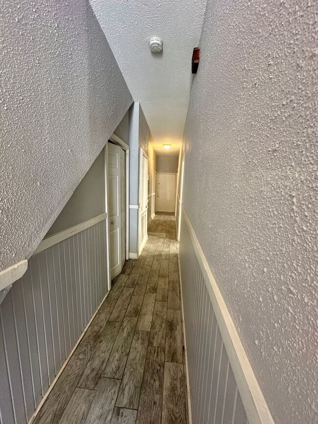 Building Photo - 1 BED | 1 BATH | PRIVATE BACK PATIO | WEST...
