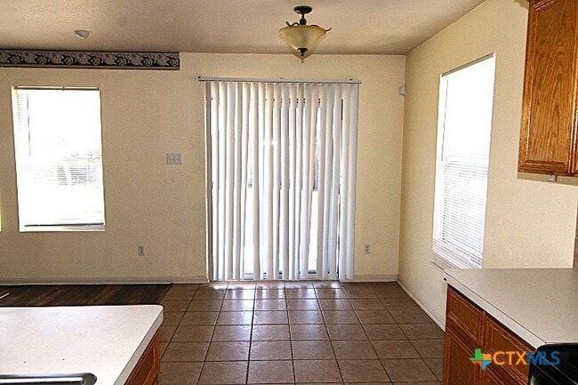 Building Photo - 5707 Schneider Dr