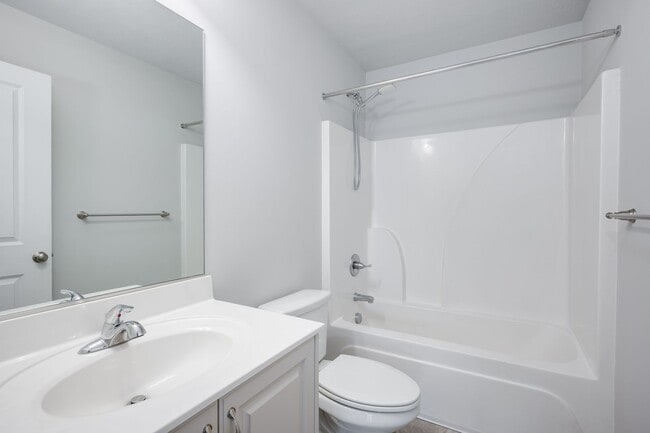 Building Photo - 3 Bedroom 2.5 Bath Townhouse