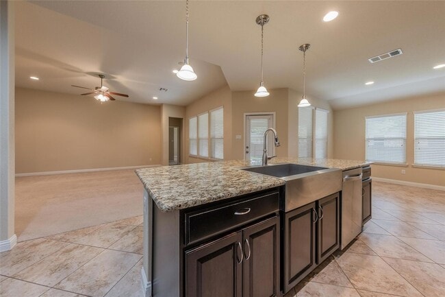 Building Photo - 1920 Mary Ella Dr