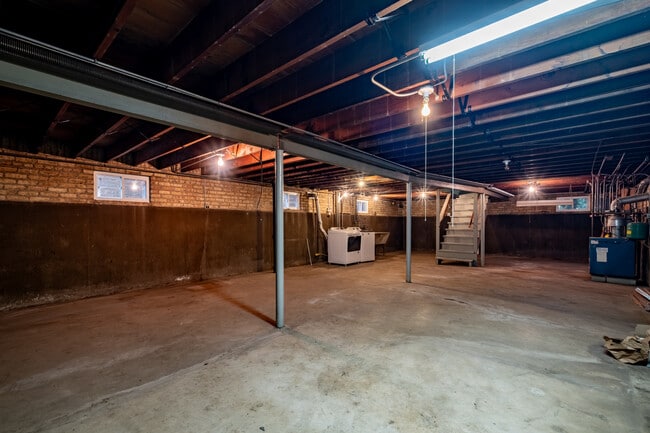 Building Photo - 5224 N Cicero Ave