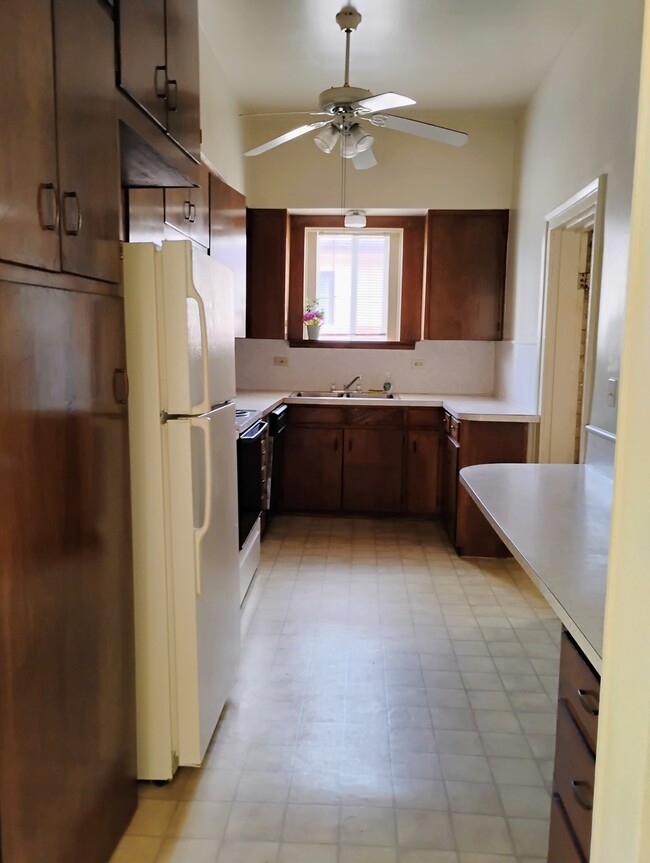 Building Photo - 416 N Kinsley Ave