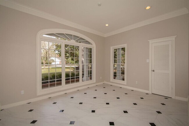 Building Photo - 83 S Longspur Dr