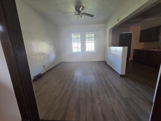 Building Photo - Updated 3br house!