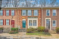 Building Photo - Sunny Updated Townhouse in Grosvenor Park