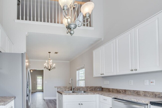 Building Photo - 3 Bedroom 2.5 Bath Townhouse