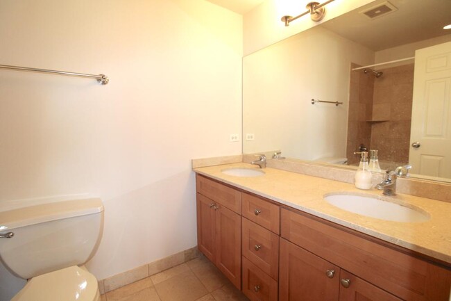 Building Photo - 2 bedroom in Chicago IL 60622