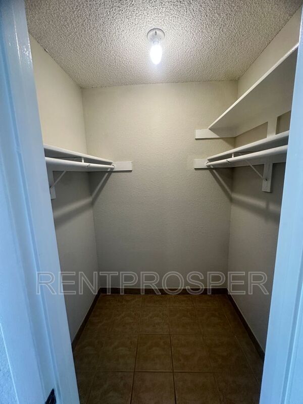 Building Photo - 4225 Thornbriar Ln