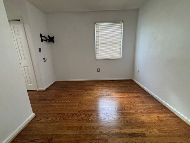 Building Photo - 950 Morgan Ave SE