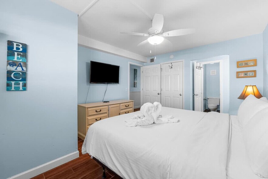 Building Photo - 8743 Thomas Dr