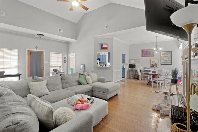 Building Photo - 2926 Lakefield Way