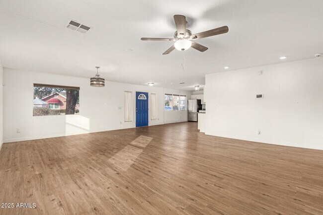 Building Photo - 407 E Eason Ave