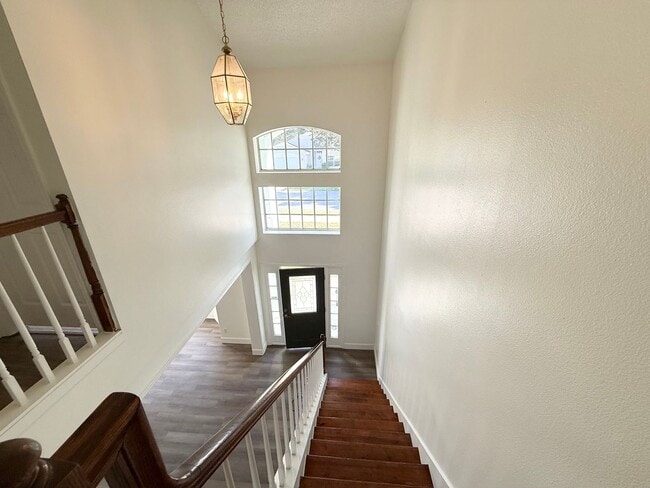 Building Photo - Beautifully Updated 4-Bedroom Home with Po...