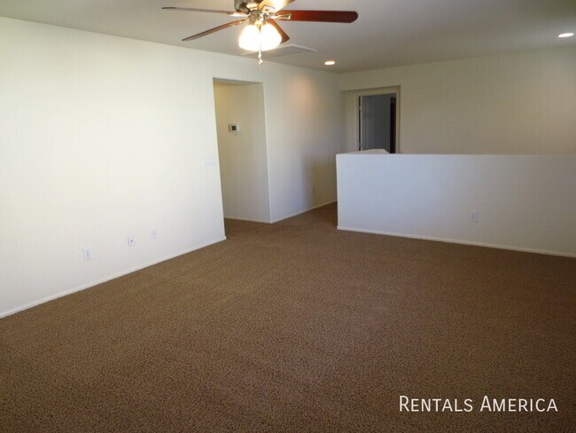 Building Photo - 890 E Doral Ct