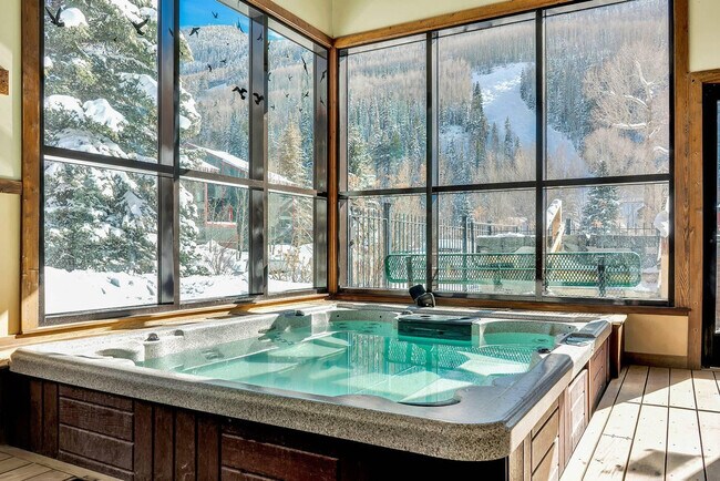 Building Photo - 747 W Pacific Ave