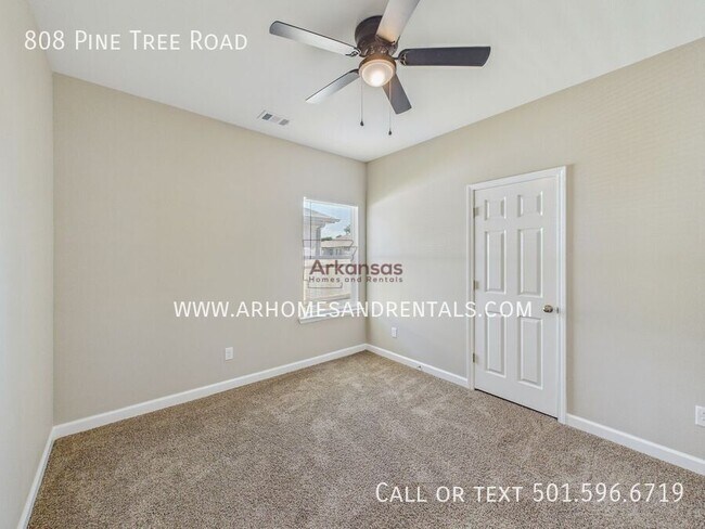 Building Photo - 808 Pine Tree Rd