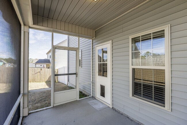 Building Photo - 223 Samuel Nicholas Dr