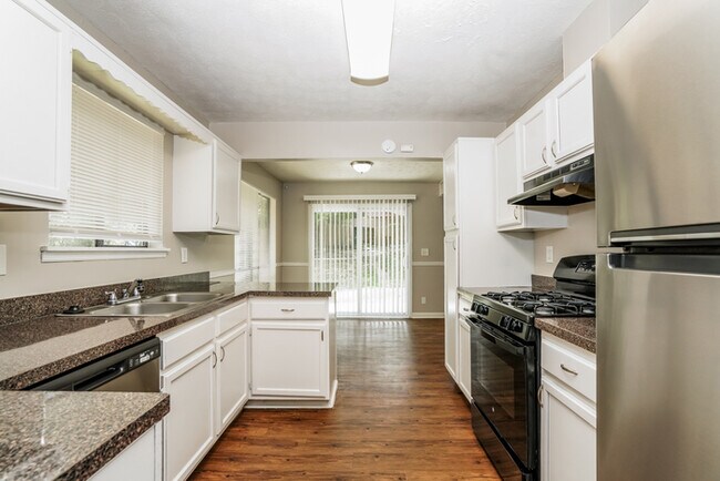 Building Photo - 2472 Hewatt Rd