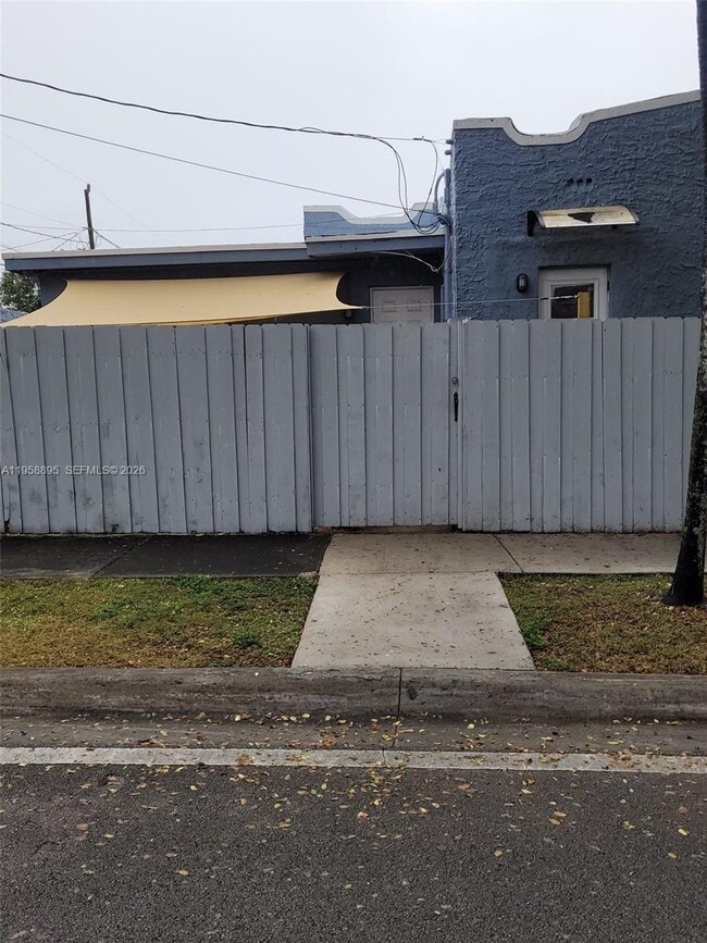 Building Photo - 2295 SW 25th St