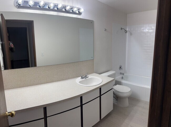 Building Photo - 1362