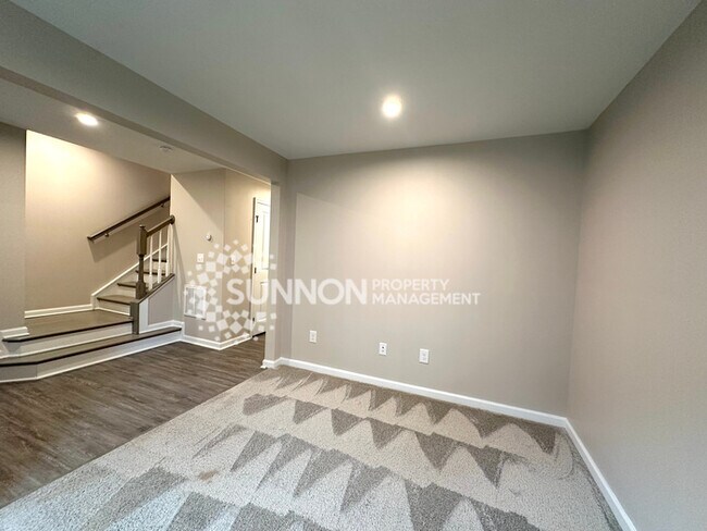Building Photo - 3 Bedroom Townhome in Mountain Island