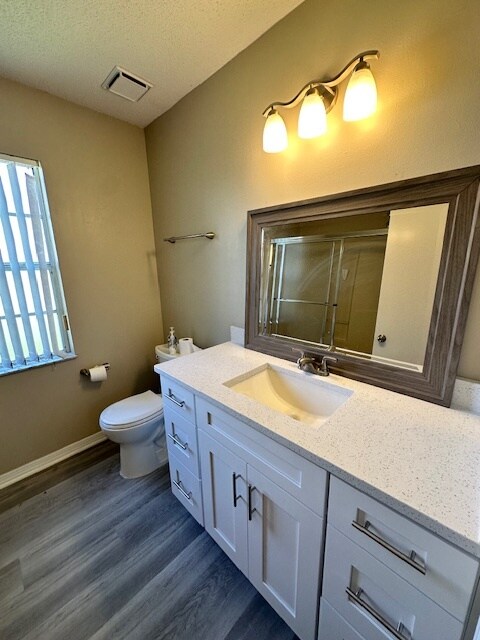 Guest Bath - 164 Kingbird Cir