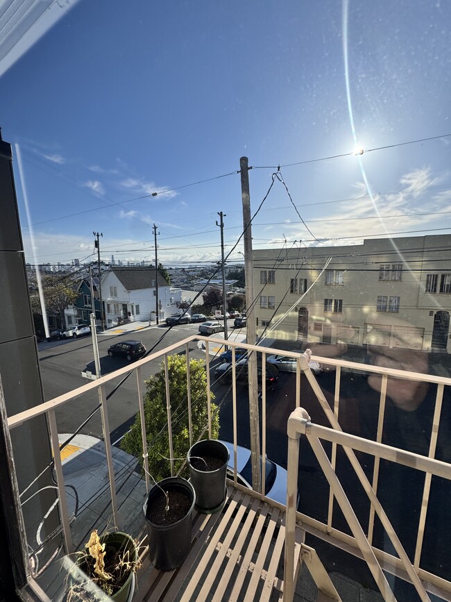 Building Photo - 1358 Noe St