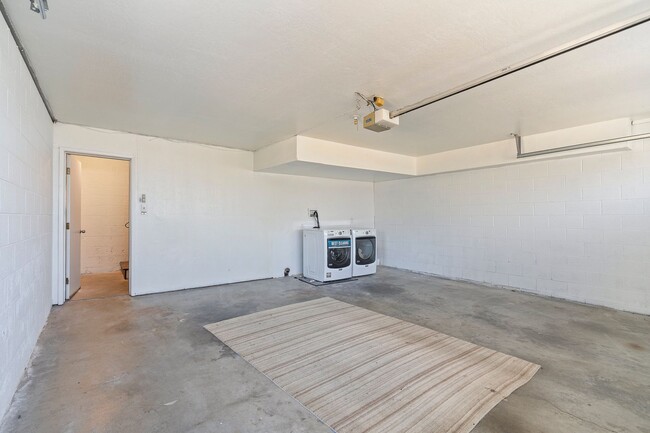 Building Photo - 5306 Bayview Ave