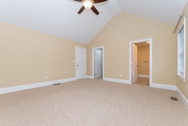 Building Photo - 15 Hialeah Ln