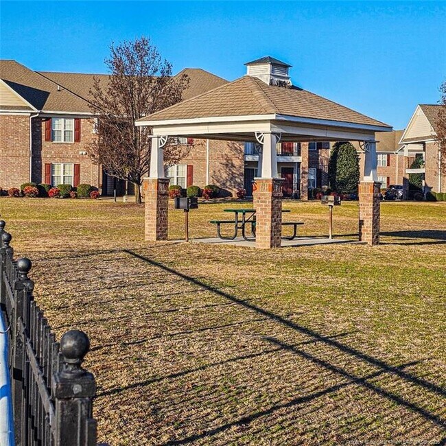 Building Photo - 1750 Renwick Dr